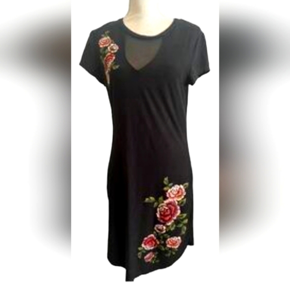 sauci Tops - 4 for $4 each. Rose Mesh V Neck Tunic